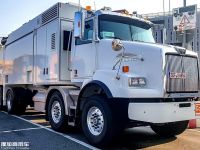 在德国改装的美式长头卡车？这辆美国西星8X4底盘抽吸车，亮点配置真多