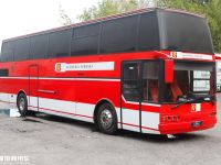 车王舒马赫曾在上面休息,这台法拉利车队退役的大型后勤房车,正在被拍卖出售