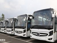 车长近15米,行李舱14方?带您见识两款奔驰在印度市场推出的超长大巴