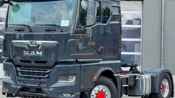 轮端扭矩14500牛米！下工地越野圣体，曼恩TGX静液压前桥驱动工程牵引车实拍