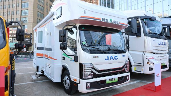 PS功率分流混动，续航超长无用电焦虑，江淮1卡帅铃HS7混动房车实拍