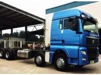 配备双腔油箱 中国重汽C7H新款8×4载货车下线