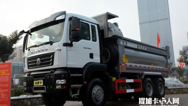 加上装总价超过40万?中国重汽汕德卡新款自卸车实拍