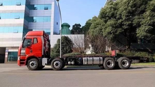 企业推新+政策松动 被判“死刑”的前四后八货车或迎转机