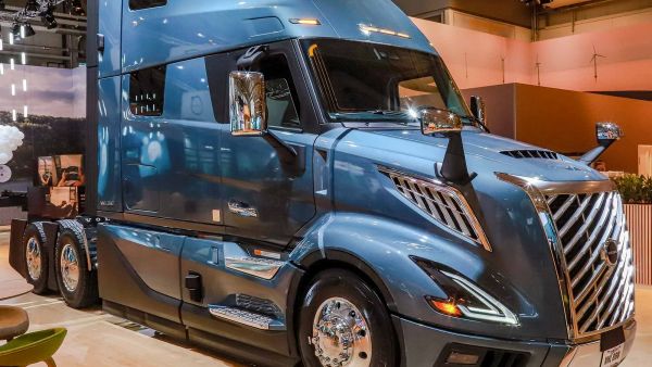 生活设施豪华，长头美卡标杆，新一代沃尔沃VNL实拍