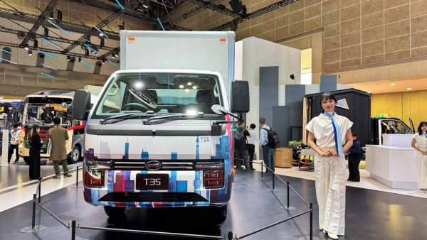 T35纯电动小卡全球首发，J6生活巴士抢眼，比亚迪商用车闪耀亮相日本移动出行展