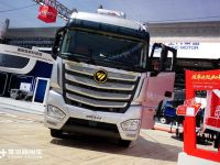 自动挡+8气囊，据说售价超50万，欧曼最高配重卡北京车展再亮相