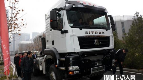 200吨级别？中国重汽新款6X6全驱大件牵引车详解