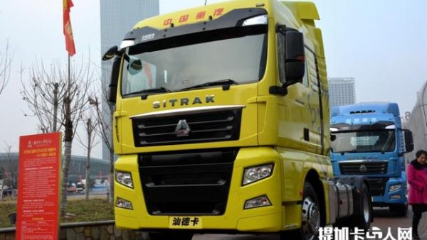 国产卡车终于站起来了？中国重汽第一代智能卡车实拍评测