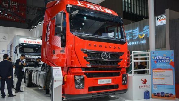 有5个低速挡位，类似小车的操控，红岩杰狮重卡自动挡车型首曝光