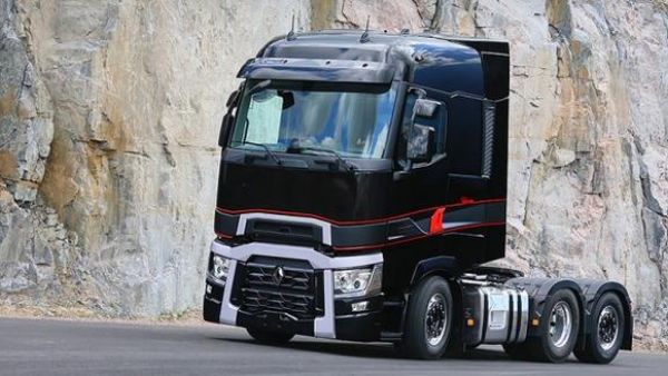 碳纤维外观+真皮内饰 雷诺新款T系高配版重卡详解