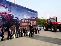 如今的拖拉机都这么牛了，不仅配倒车影像，还可以无人驾驶