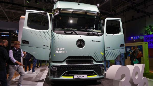 2024IAA:未来派全新平台,柴油动力再升级,奔驰新一代Actros L旗舰车型来袭