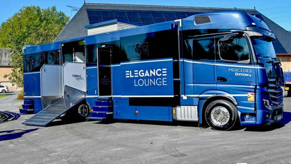 豪华如A型房车,限量版底盘改装,奔驰Actros Edition 2马匹运输车了解一下