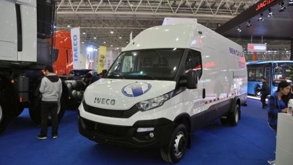 不看不知道 依维柯轻客国内竟然落后了整整五代车型