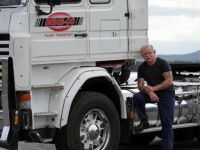 530万公里退役 这个老爷子把斯堪尼亚卡车开进了国家纪念馆