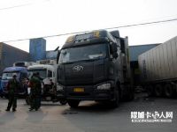 市场上少见  运营4年的375马力解放J6牵引车实拍