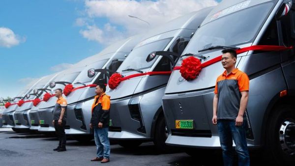 首创购DeepWay深向电动重卡，快递物流已进入电动化转型新时代