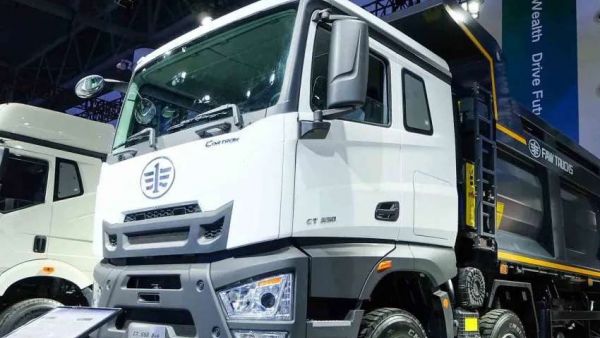 出口版车型就是好！新外观+豪华内饰，解放出口版CORTRON CT 550自卸车实拍