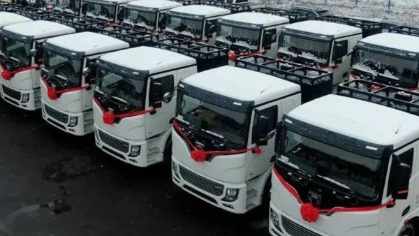 绿动启程!百台徐工纯电动牵引车闪耀西北