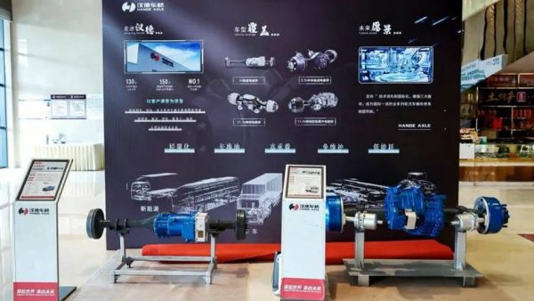 汉德车桥重磅亮相2025重庆智造峰会！定义可靠、高效、绿色新标杆！