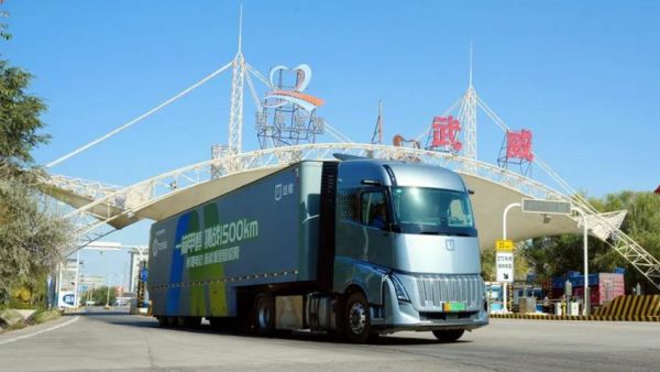 2024钜轮奖揭晓，远程星瀚H醇氢电动牵引车获“年度卓越新能源重卡”奖项