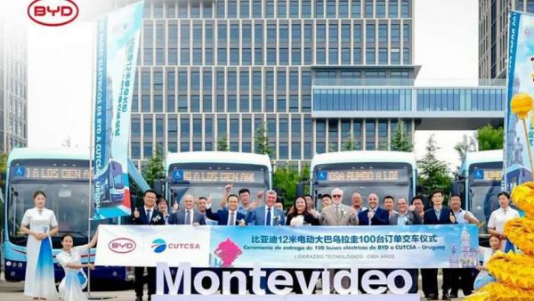 比亚迪向乌拉圭电动公交运营商CUTCSA交付100台12米纯电大巴