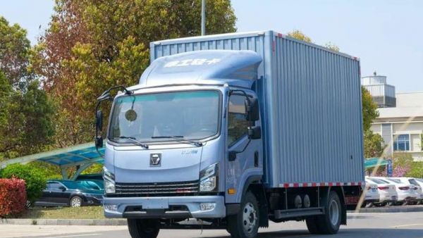 “绿色方阵”开进长沙！百台徐工新能源轻卡集中交付