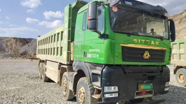 李总：砂石料运输就选汕德卡纯电自卸车，耐磨抗造超出预期！