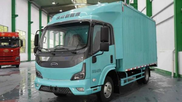 庆铃EVM100荣获“年度新能源领航车型”,引领绿色物流新时代