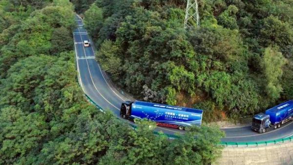 征服“南北分界线”！福田欧曼银河混动重卡成功穿越秦岭，性能再获验证