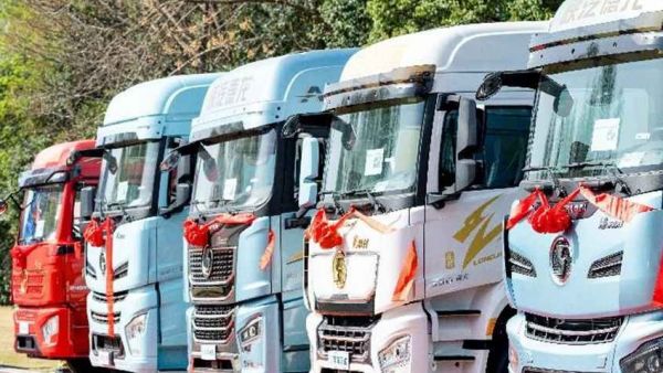 【双雄并起时 龙骥耀九州】陕汽新明珠载货车新品河南盛大启航