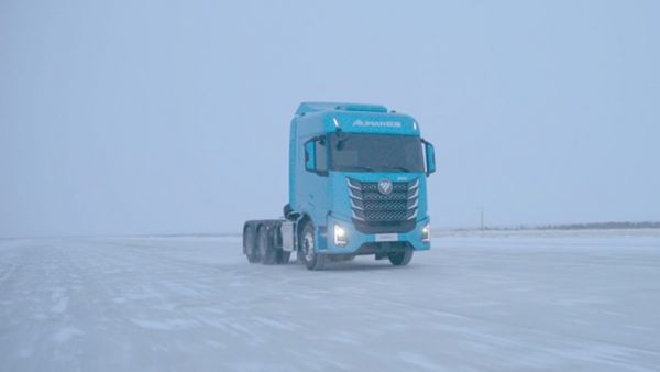 自重7351Kg 同配行业最轻!欧曼银河5:轻量化技术集大成者 助用户多拉多赚