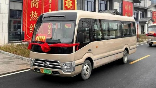 村村通,路路顺!安凯客车助力广西金秀畅达内外