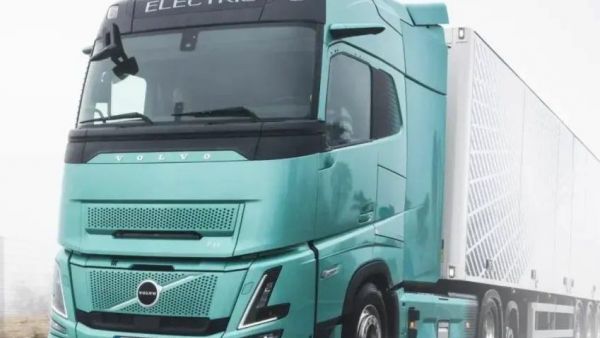新款斯堪尼亚谍照再曝光，续航600公里沃尔沃电动重卡问世！本周欧美卡车行业新鲜事盘点