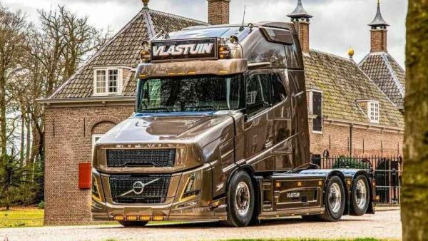 最新款沃尔沃FH Aero也被改成长头了，还是780马力顶配版，沃尔沃VT5 Aero长头卡车实拍