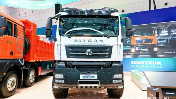 不止“全能”更“专精”！中国重汽全驱战甲，为特种运输护航！