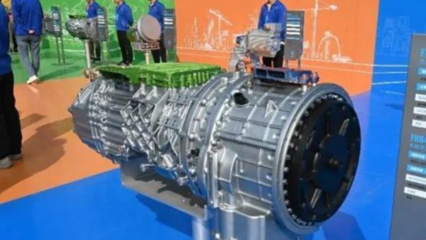 法士特第六届科技创新周启幕 集中展示八大领域33款创新产品