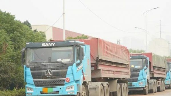 九宫格点赞，万里行见证|久利通物流为三一直服打Call