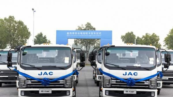 江汽集团百台电动轻卡交付墨西哥