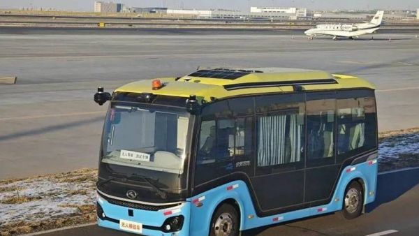 金时金事 | 金龙无人接驳车在乌鲁木齐国际机场试运行