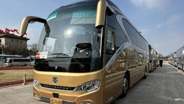 28年匠心护航,金旅客车续写全国两会服务新篇章