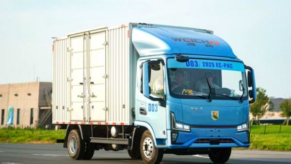 斩获重磅奖项！潍柴蓝擎X1、X7闪耀2025EC-PAC，技术实力领跑行业！