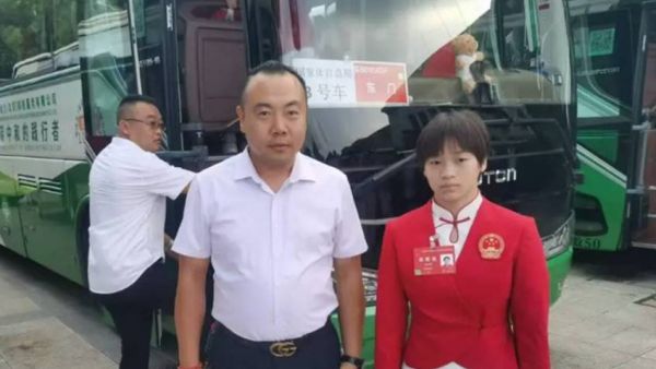 中国体育代表团凯旋而归 福田欧辉氢力护航