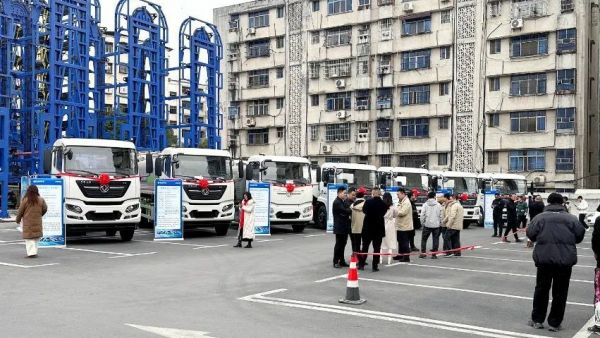 签单420辆！东风天锦系列水车新品耀世启新