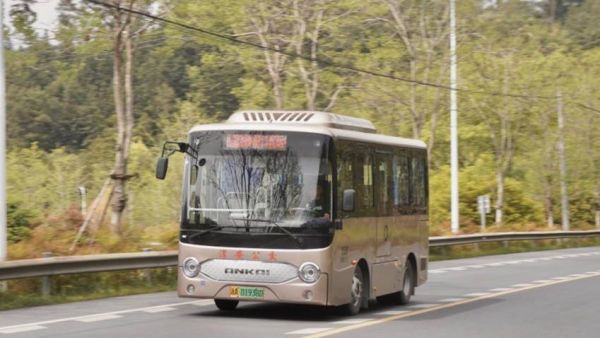 43台安凯G60E纯电公交驶入淳安，打通杭州绿色出行“毛细血管”