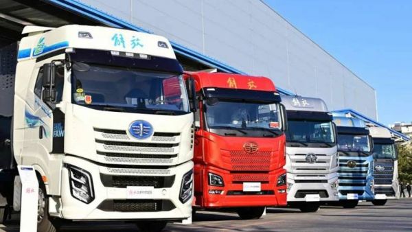 一汽解放6DV超级工厂投产暨首款氢气发动机重磅发布