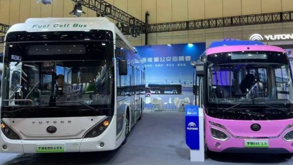 “绿”动中原!宇通F10、宇萌E6S 2.0组团亮相郑州新能源车展