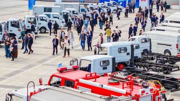 东风轻发明星产品亮相2025东风股份海外推介会