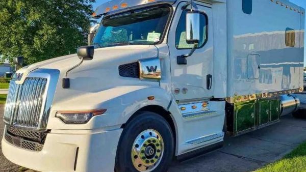 有厨房还有洗手间，实拍改装版西部之星57X长头美卡，生活舱加长近4米？